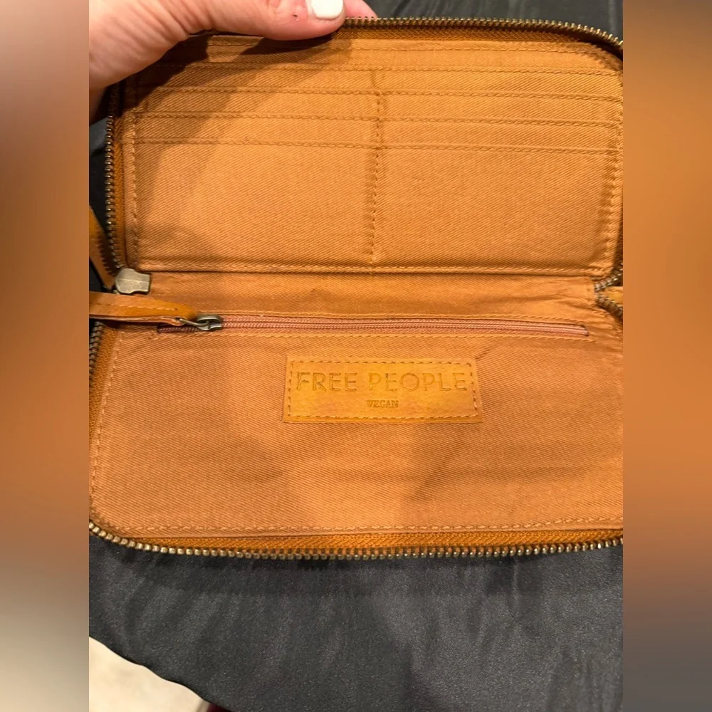 Free People Wallet Zip Around Wristlet Vegan Leather Brown 8"x4" - Picture 9 of 16